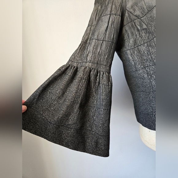 Jaqueline Conoir- Gray Textured Crop Jacket With Bwll Sleeves. Size 2 - Picture 3 of 13